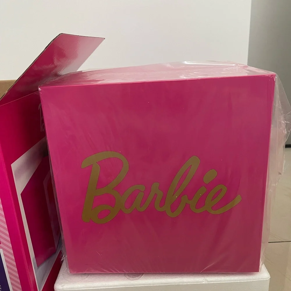 Last one Barbie Hot Pink Cooler Mini Fridge 6.7L Single Door 9 Can - Picture 10 of 12